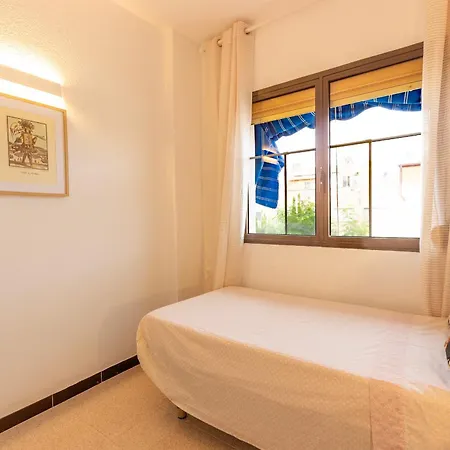 Beferent Almadraba Campello アパート